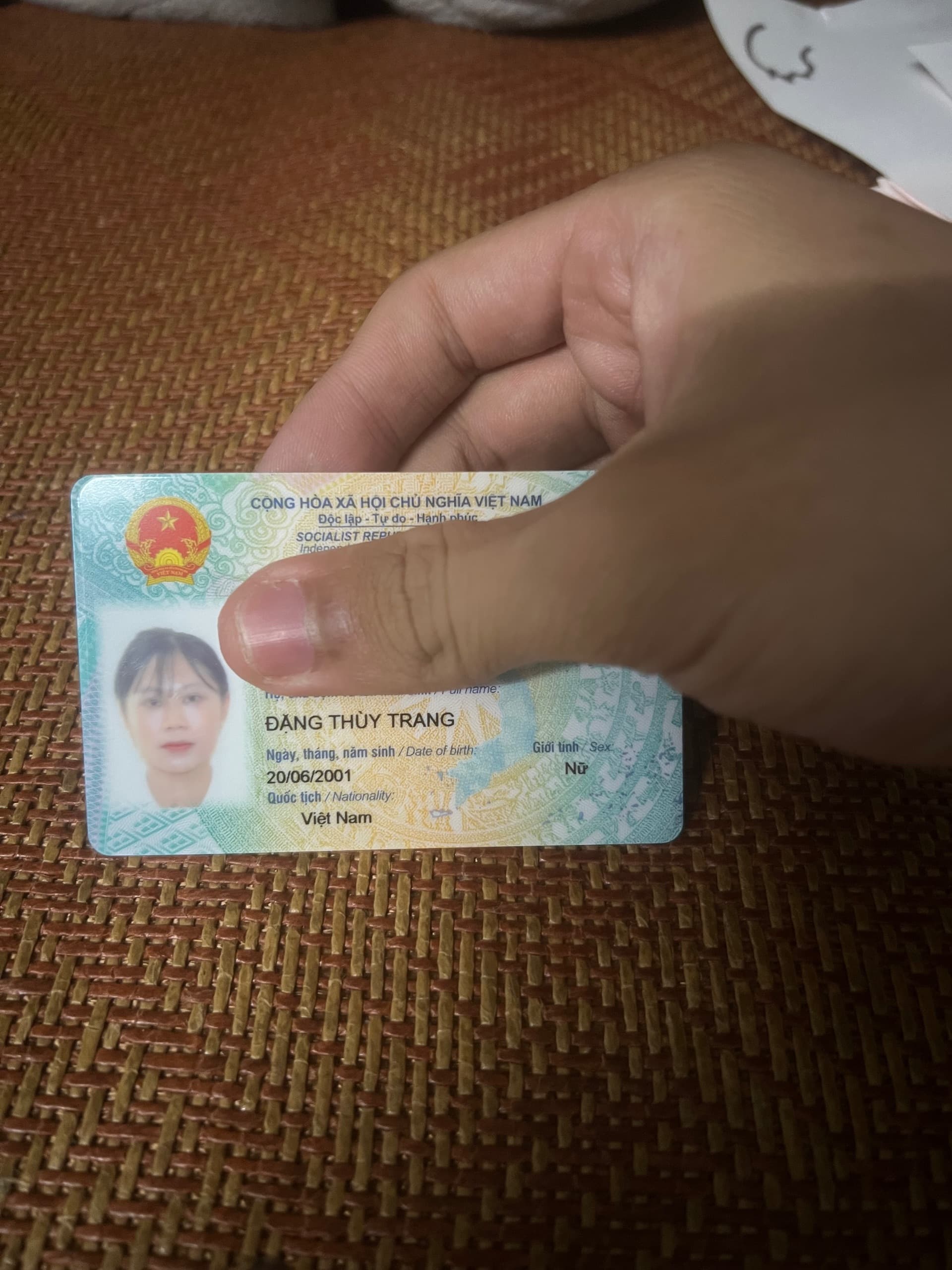 Nay mk đi về có nhặt được một chiếc ví ai là chủ nhân liên hệ 0965790421 ạ