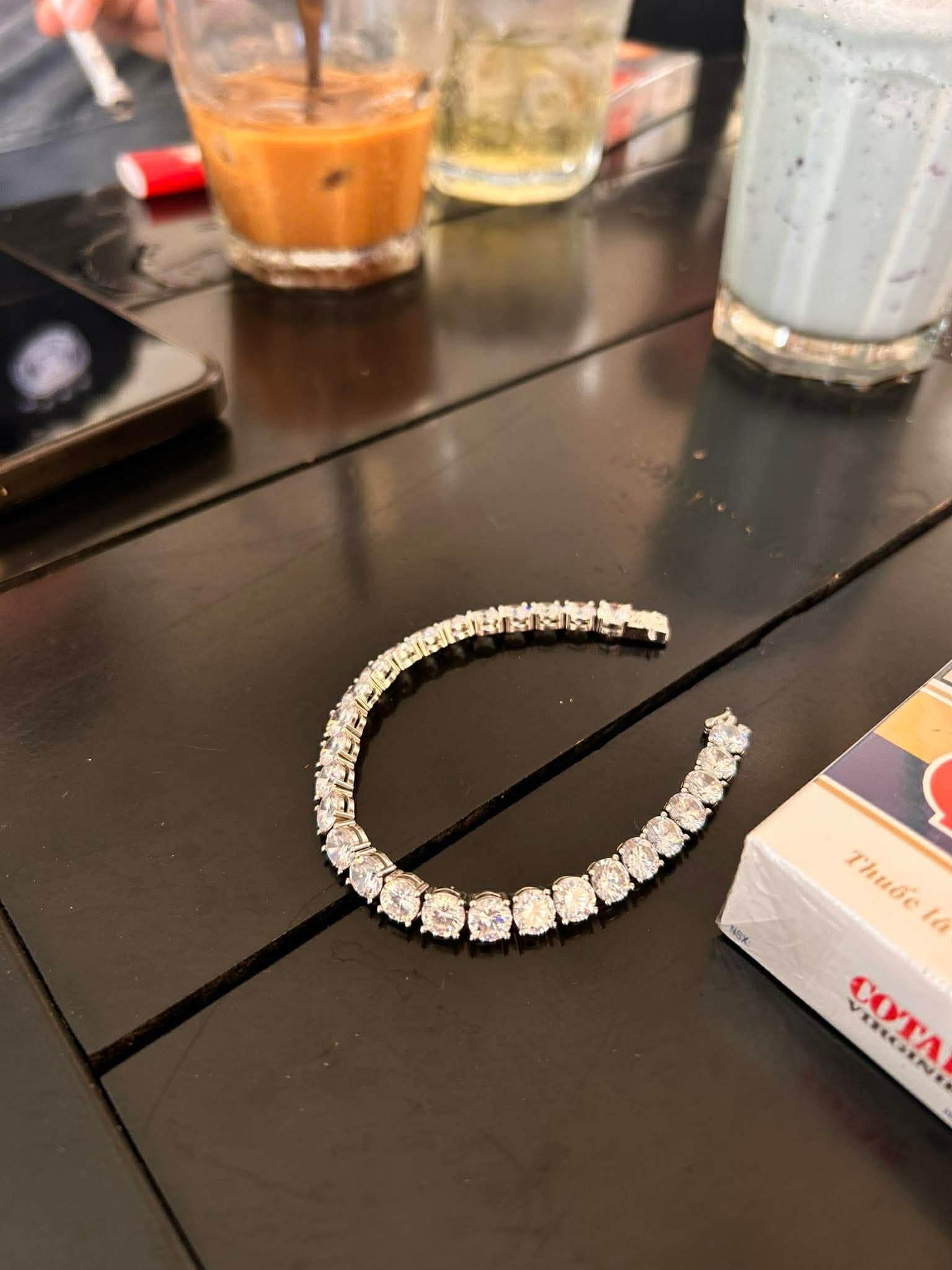 Em bị mất chiếc lắc Tennis Helios ở Đà Lạt