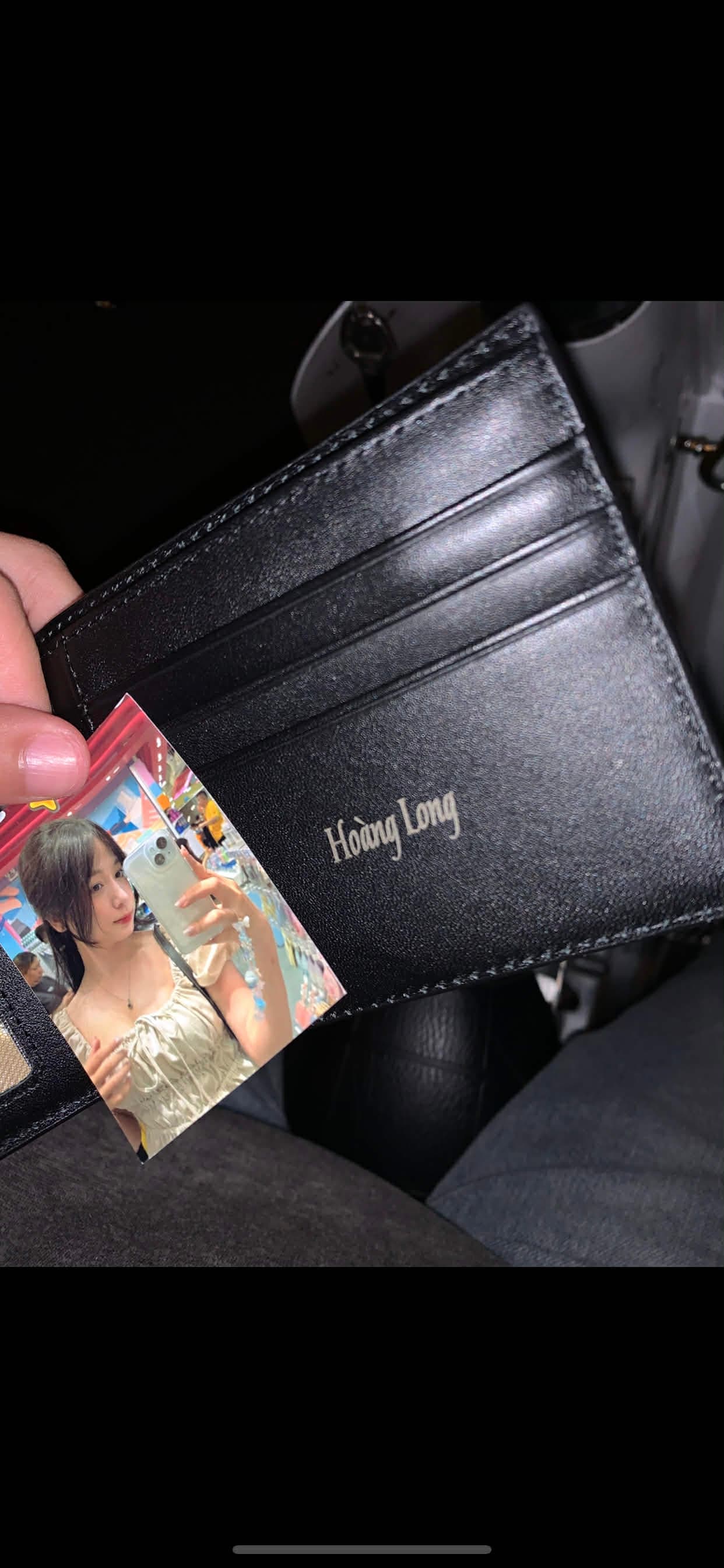 rơi bóp màu đen có khắc tên Hoàng Long ở quận 7 nguyễn thị thập tpHCM