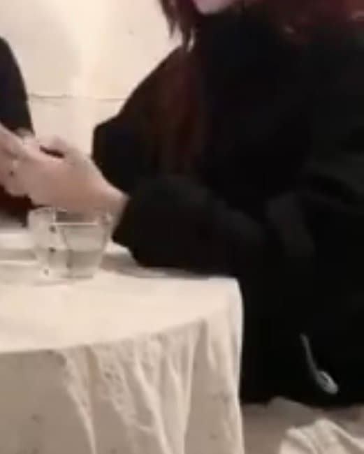 Tìm áo khoác có giấy tờ quang trọng