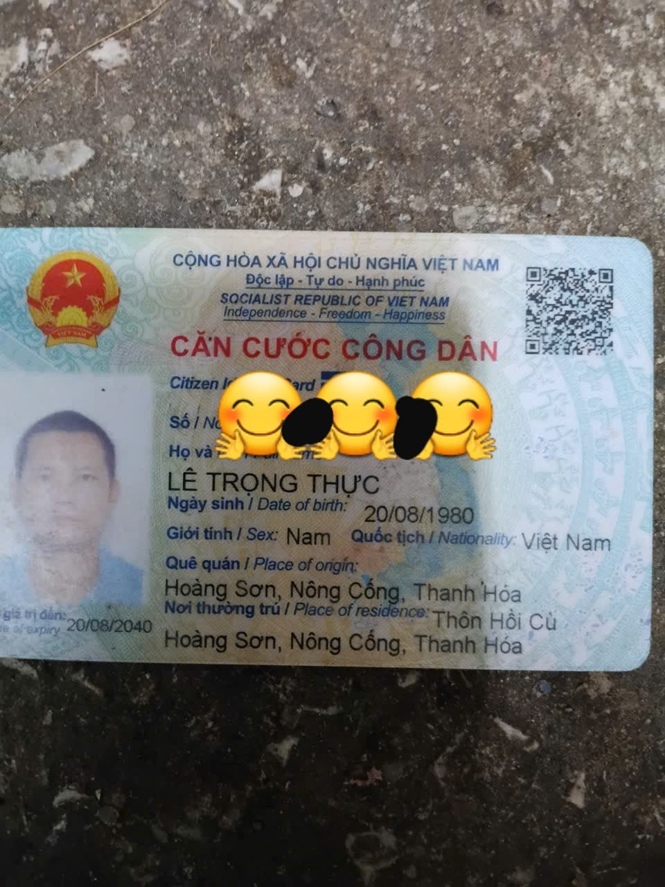 Em làm rơi một cái ví da màu đen,nhìn hơi cũ ở Đồ Sơn,Hải Phòng.