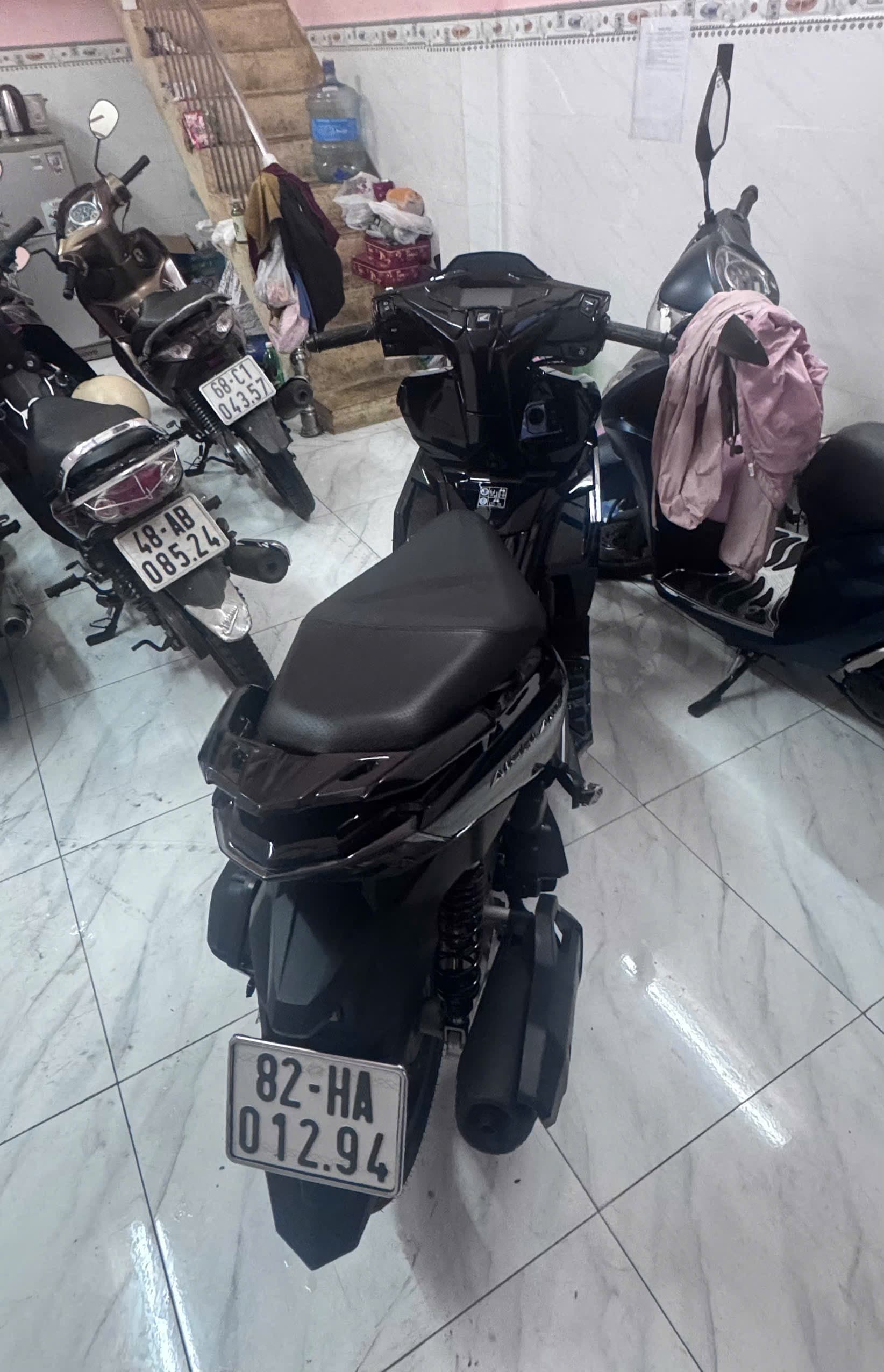 Đồ rơi là bọc đựng bằng láy xe cà vẹt xe và cccd của bạn dũng